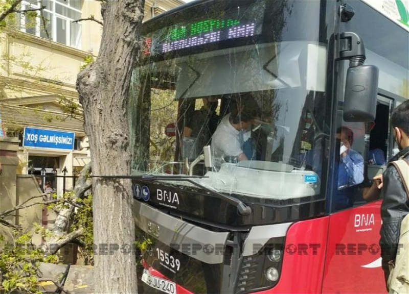 Автобус BakuBus совершил серьёзную аварию, есть пострадавшие - ФОТО