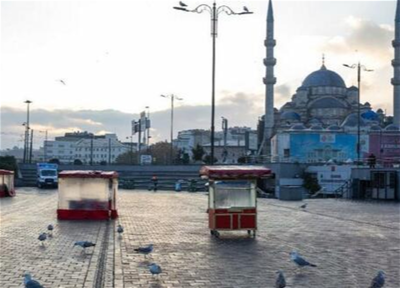 В Турции вводят жесткий локдаун на выходные из-за ситуации с COVID-19