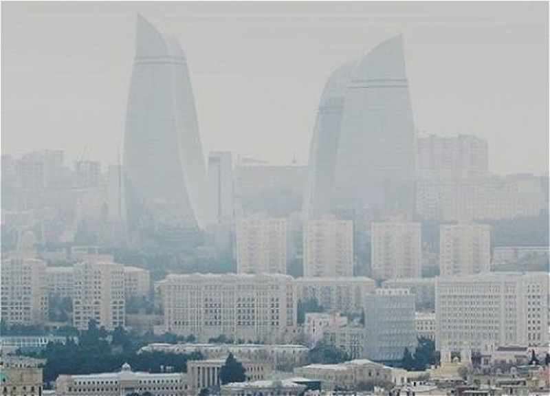 Баку накрыл пыльный смог