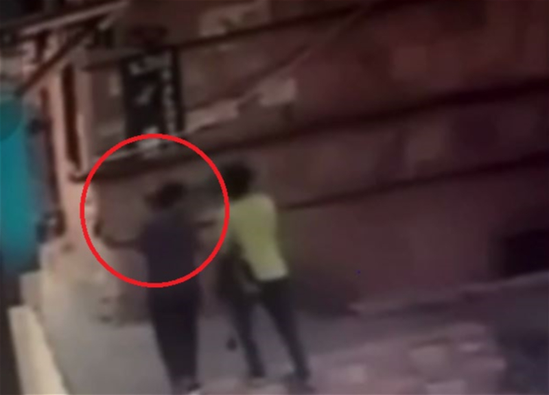 В Баку подростку упала на голову каменная плита, он в тяжелом состоянии – ФОТО – ВИДЕО