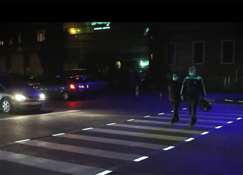 В Баку на пешеходном переходе нанесена светодиодная разметка – ФОТО
