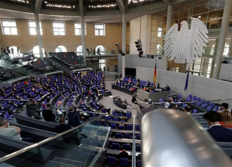 Бундестаг Германии одобрил привилегии для привитых и переболевших коронавирусом