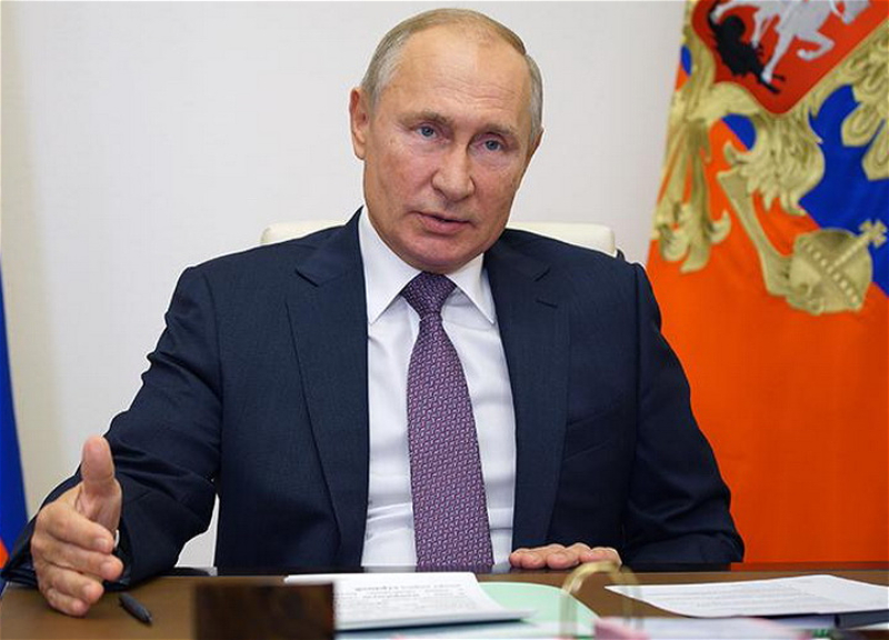Путин сравнил российские препараты от COVID-19 с автоматом Калашникова