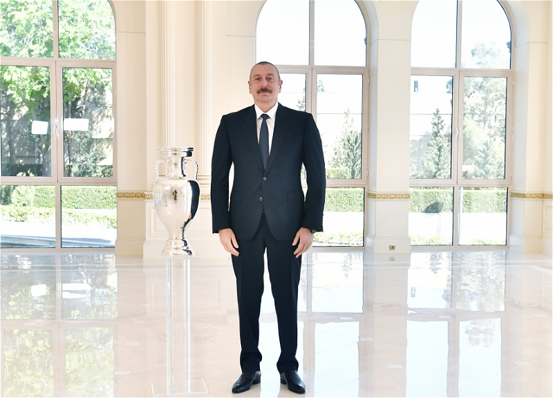 Кубок ЕВРО-2020 представлен Президенту Ильхаму Алиеву - ФОТО