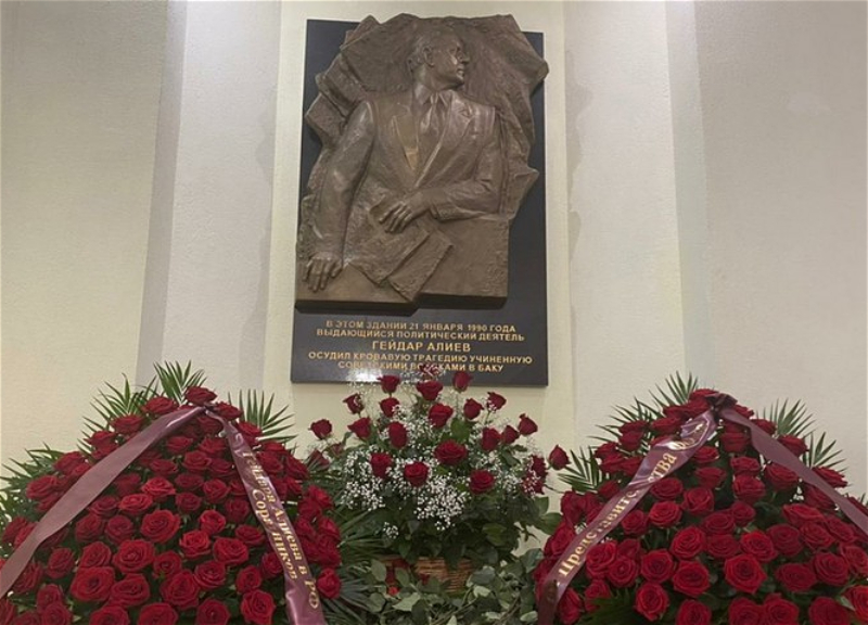 В посольстве Азербайджана в России почтили память Общенационального лидера - ФОТО