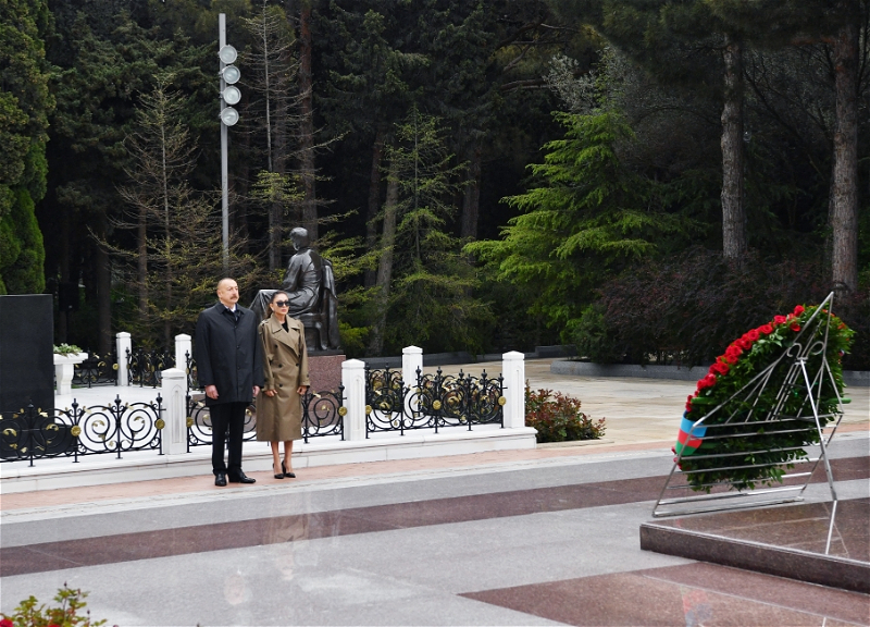 Ильхам Алиев и Мехрибан Алиева посетили могилу общенационального лидера Гейдара Алиева - ФОТО - ВИДЕО