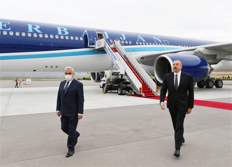 Ильхам Алиев прибыл в Нахчыван - ФОТО