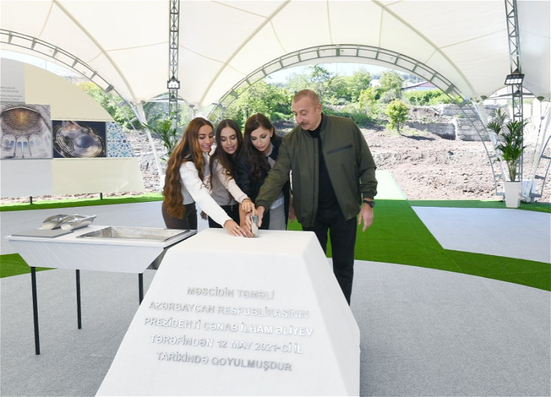 Президент Ильхам Алиев заложил фундамент новой мечети в городе Шуша - ФОТО