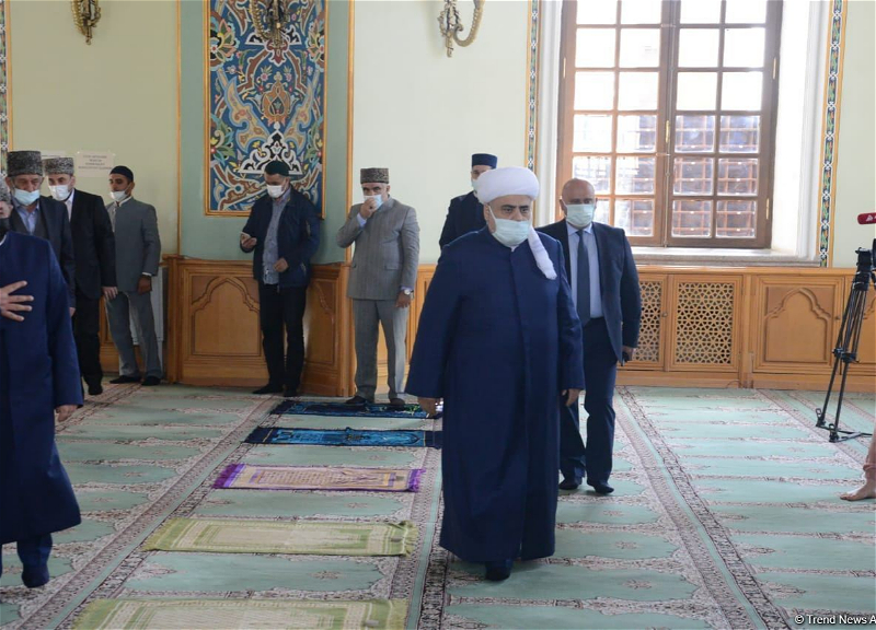 В мечети Тезепир в Баку состоялся праздничный намаз по случаю Рамазан Байрамы – ФОТО