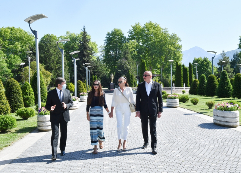 Президент Ильхам Алиев и первая леди Мехрибан Алиева прибыли в Габалинский район - ФОТО
