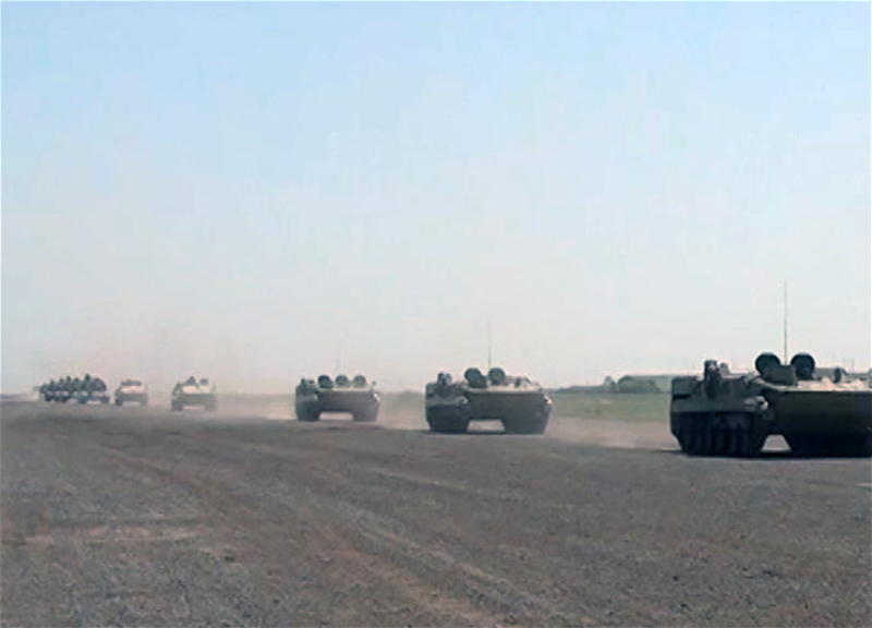Ракетные и артиллерийские подразделения выдвигаются по обозначенным маршрутам - ВИДЕО