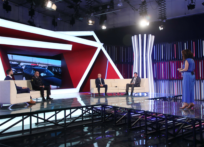 На телеканале AzTV обсудили мероприятия, связанные с безопасностью на дорогах Баку - ФОТО - ВИДЕО