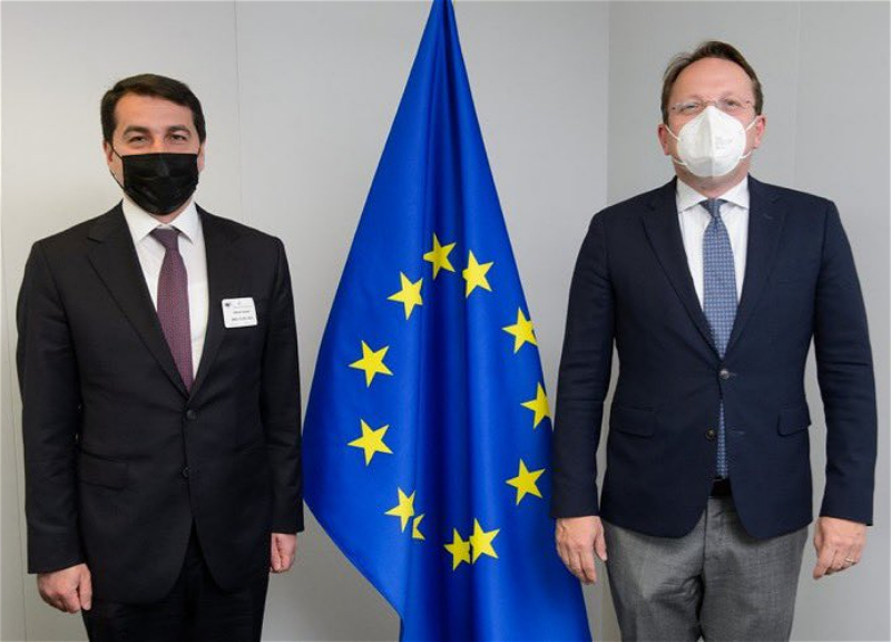 Хикмет Гаджиев встретился в Брюсселе с комиссаром ЕС