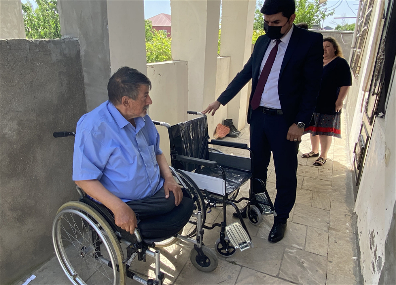 В Азербайджане лицам с ограниченными возможностями предоставлены коляски - ФОТО