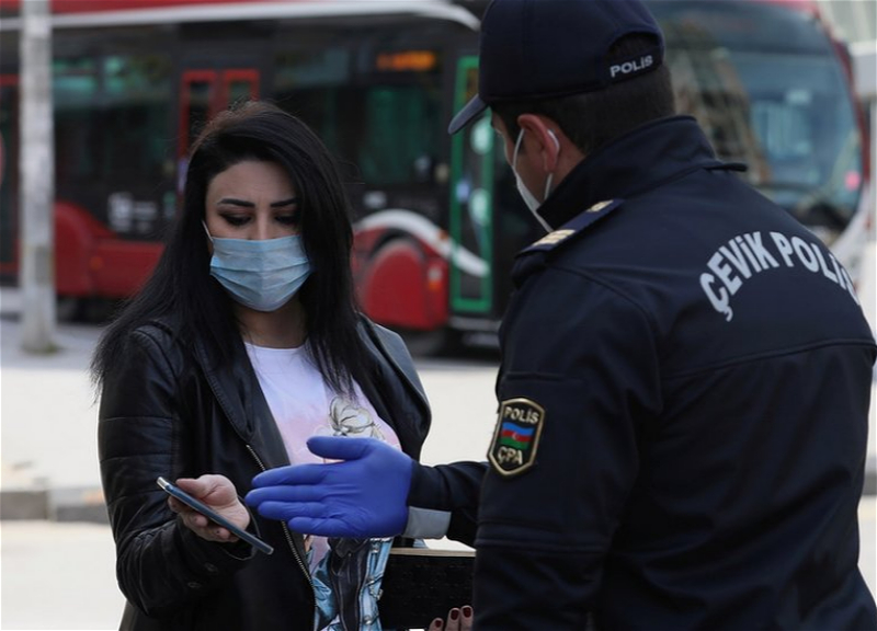 В Азербайджане отменяется обязательный масочный режим на улицах