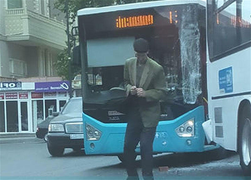 Bakıda iki sərnişin avtobusu toqquşdu