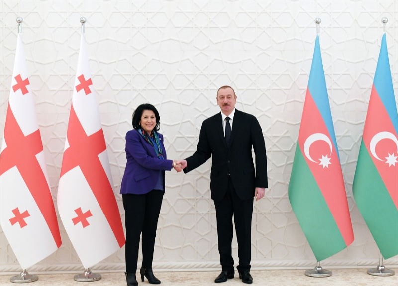 Президент Ильхам Алиев поздравил грузинского коллегу