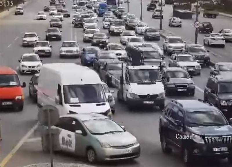 Так сотни водителей нарушают правила в Баку - ВИДЕО