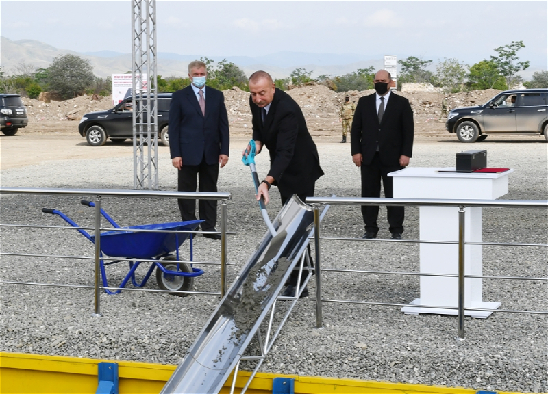 Президент Азербайджана заложил фундамент первого жилого здания в Агдаме - ФОТО