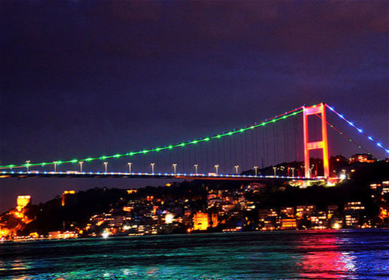 Стамбульские мосты окрасились в цвета азербайджанского флага – ФОТО – ВИДЕО