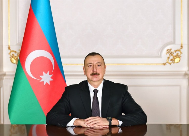 Президенту Ильхаму Алиеву продолжают поступать поздравления по случаю Дня Республики