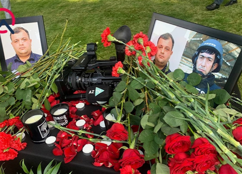 В Баку почтили память погибших журналистов: Глава AzTV призвал мировые СМИ не молчать о трагедии - ФОТО