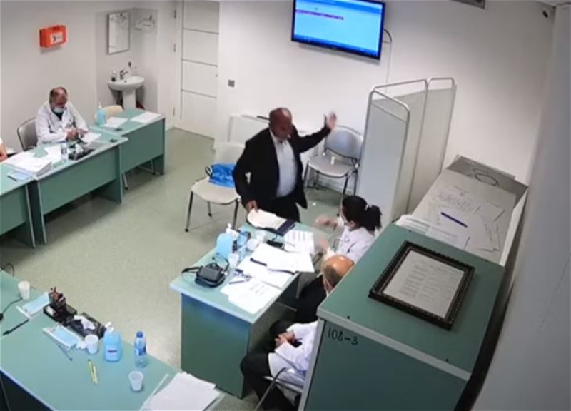 В Азербайджане лже-инвалид накинулся с кулаками на врача - ВИДЕО