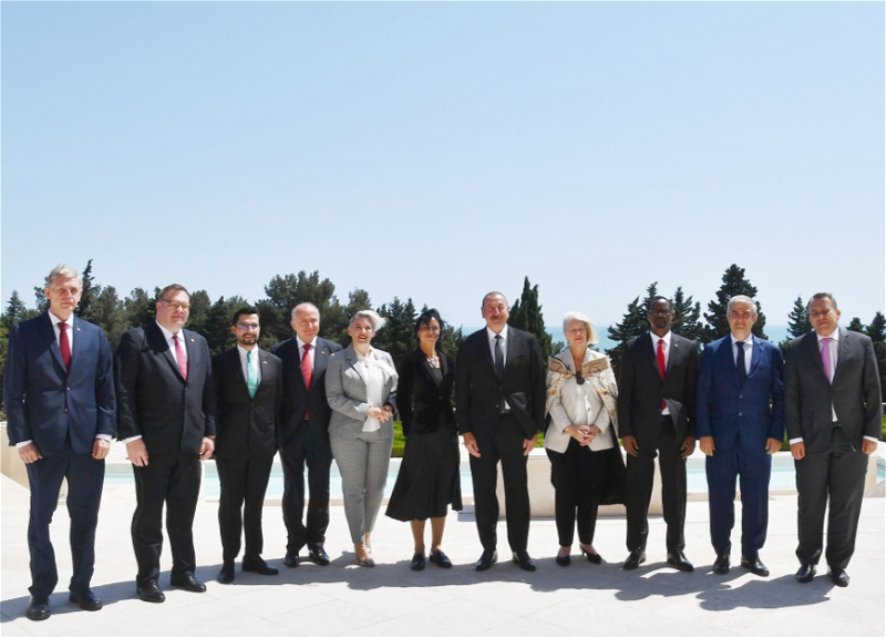 Президент Азербайджана принял верительные грамоты новых нерезидентных послов 10 стран - ФОТО