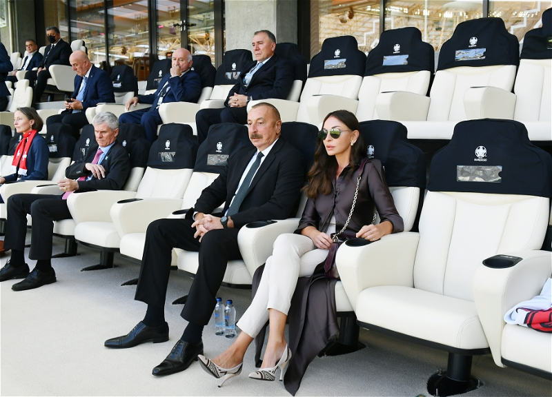 Ильхам Алиев и Мехрибан Алиева наблюдали за матчем Уэльс-Швейцария на Бакинском Олимпийском стадионе - ФОТО - ВИДЕО