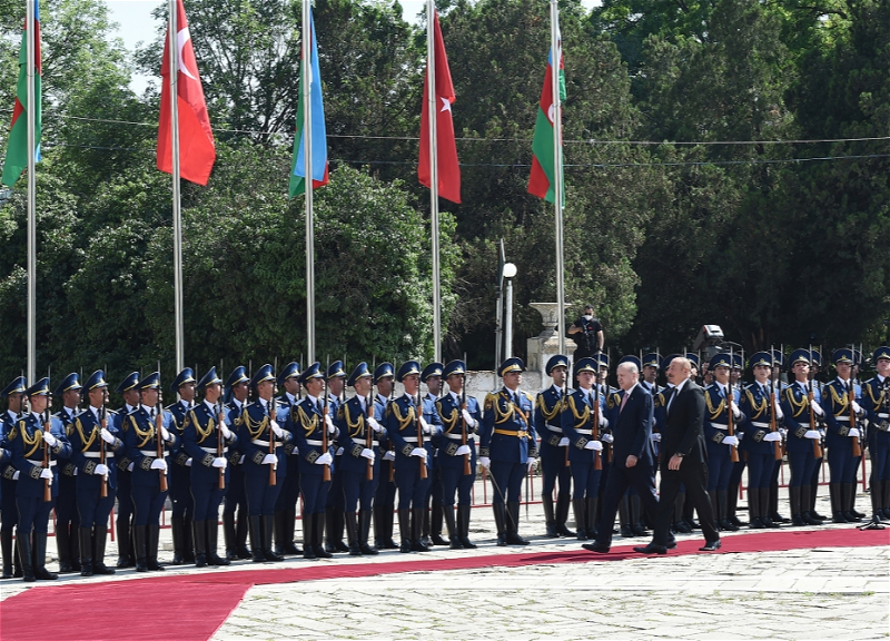 Президент: Развевающиеся сегодня в Шуше азербайджанский и турецкий флаги свидетельствуют о нашем единстве
