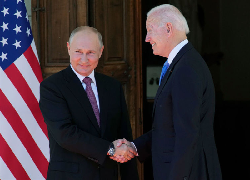 Очки и хохлома: что подарили друг другу Владимир Путин и Джо Байден на встрече в Женеве