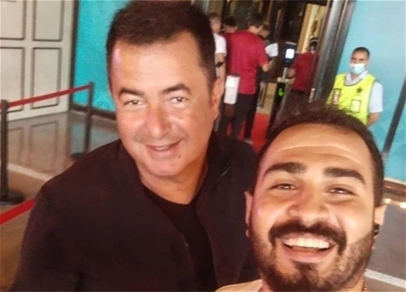 Аджун Илыджалы посетил в Баку футбольный матч Турция-Уэльс – ФОТО