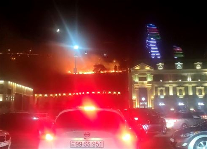 В центре Баку произошел сильный пожар - ВИДЕО