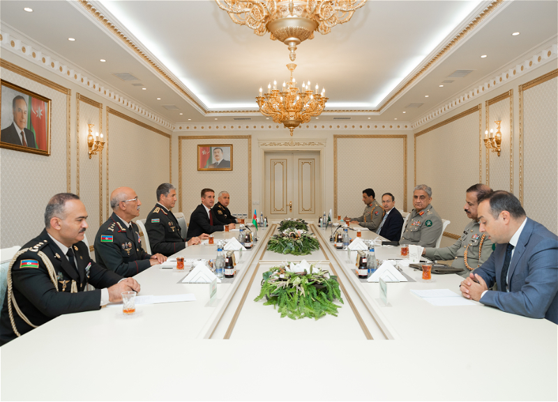 Вилаят Эйвазов встретился с командующим Сухопутными войсками Пакистана