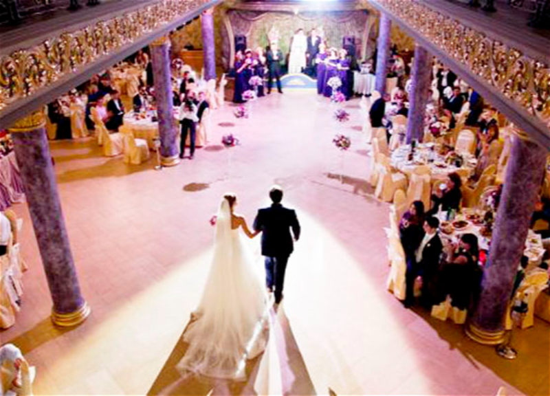 С 1 июля в Азербайджане разрешаются свадьбы и обручения