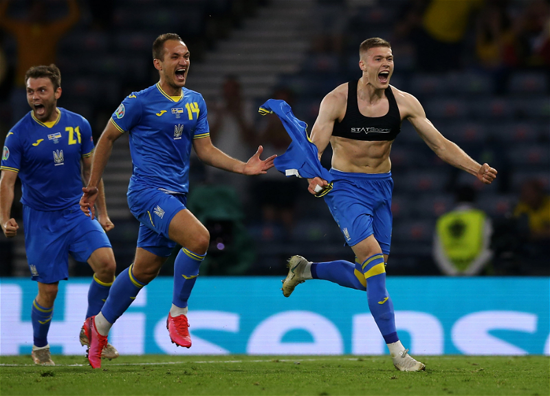 Сборная Украины в овертайме вырвала победу у Швеции и вышла в 1/4 финала Евро - ФОТО