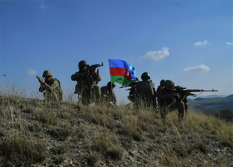 Ильхам Алиев определил президентскую надбавку к окладам военнослужащих Внутренних войск, проходящих службу на освобожденных территориях