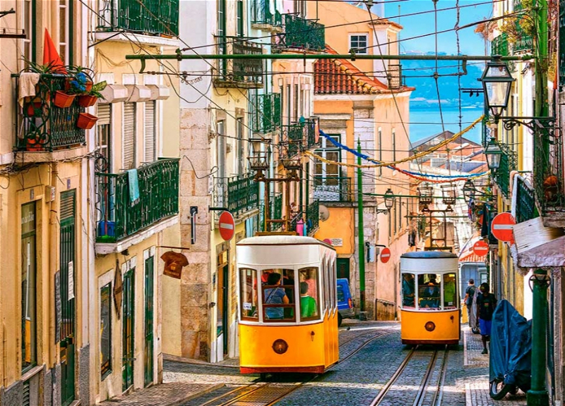 В Португалии вводится комендантский час