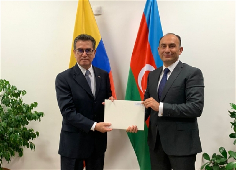 Посол Азербайджана вручил верительные грамоты президенту Колумбии - ФОТО