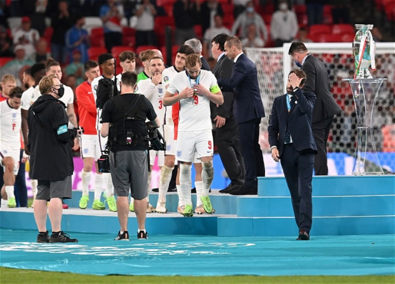 «Футбол — это семья». Сборная Англии обратилась к болельщикам после финала Евро-2020