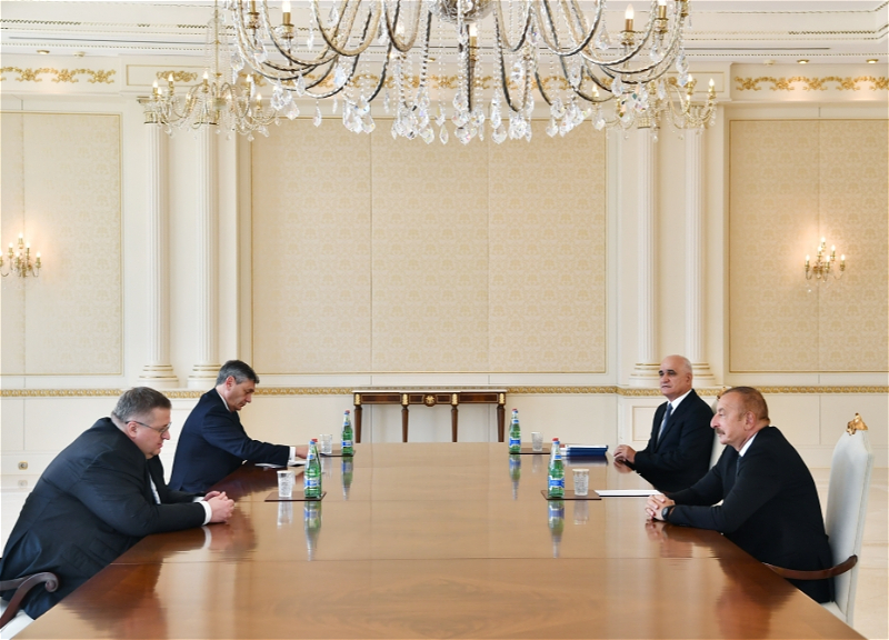 Ильхам Алиев обсудил с Алексеем Оверчуком деятельность трехсторонней рабочей группы Азербайджана, России и Армении