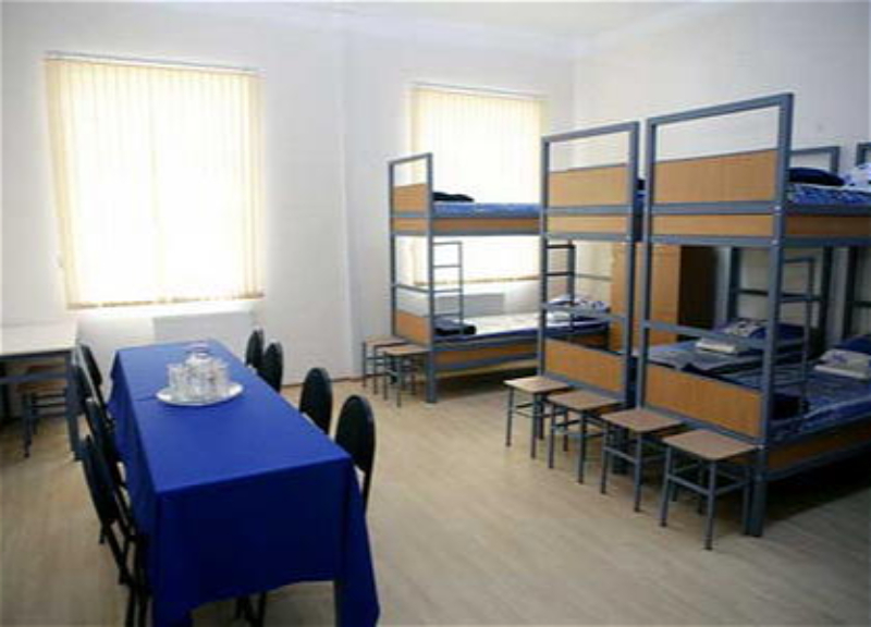Müştəri qızın boğazını kəsən taksi sürücüsü təcridxanada öldü