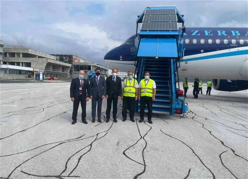 Самолет AZAL доставил в Боснию и Герцеговину вакцины от коронавируса - ФОТО