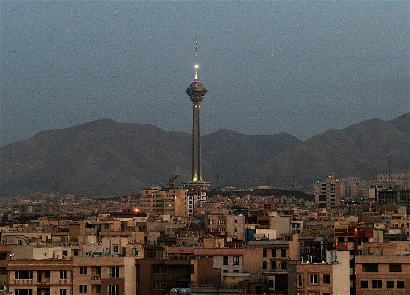 В Тегеране ужесточили меры из-за COVID-19