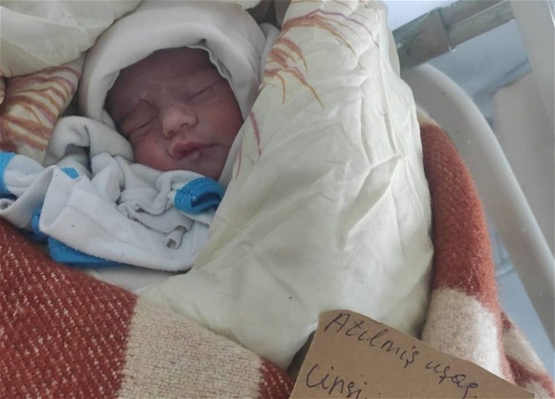 В Азербайджане мать бросила новорожденного ребенка