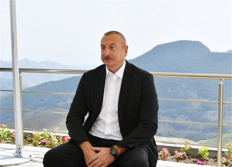 Ильхам Алиев о Лачинском коридоре: Мы там и все видим