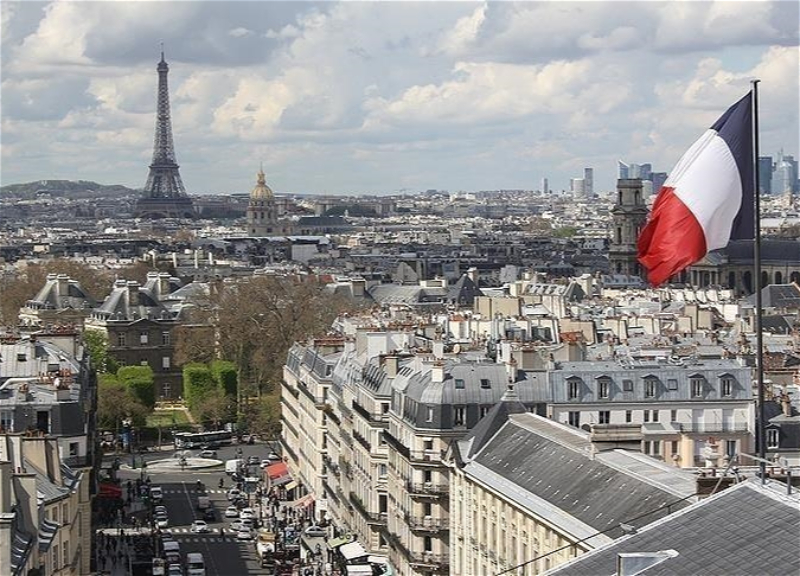 Обсуждение закона об усиленных карантинных мерах проходит во Франции на фоне протестов