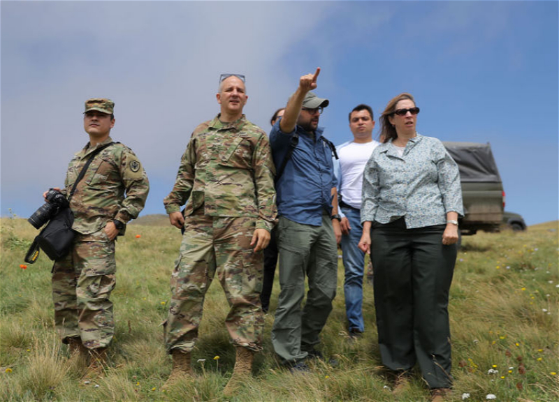 Посол США в Армении побывала на армяно-азербайджанской границе