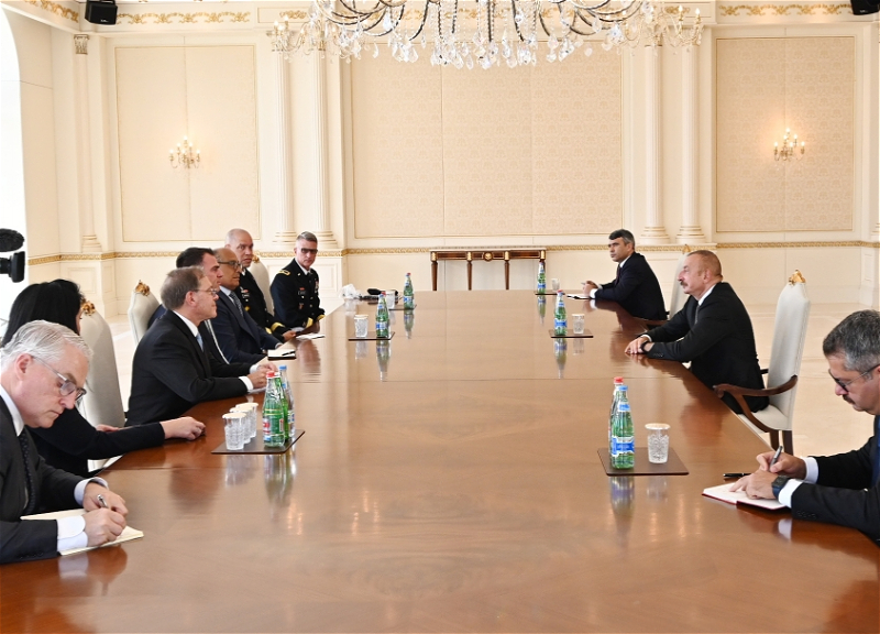 Ильхам Алиев принял делегацию во главе с губернатором штата Оклахома - ФОТО