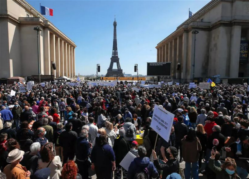 Массовые демонстрации против обязательной вакцинации начались во Франции
